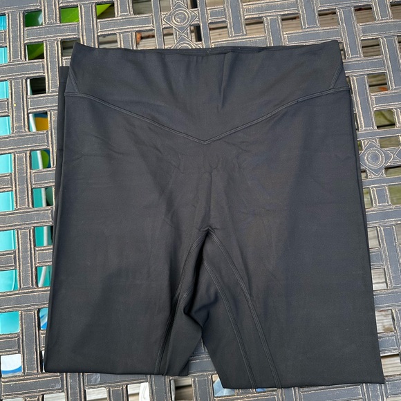 Lululemon breezethrough legging - Picture 2 of 4